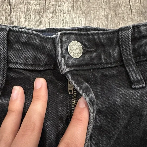 Hollister Ultra High Rise Mom Jean Vintage Stretch Women's Size 3S Black Denim - Picture 6 of 11